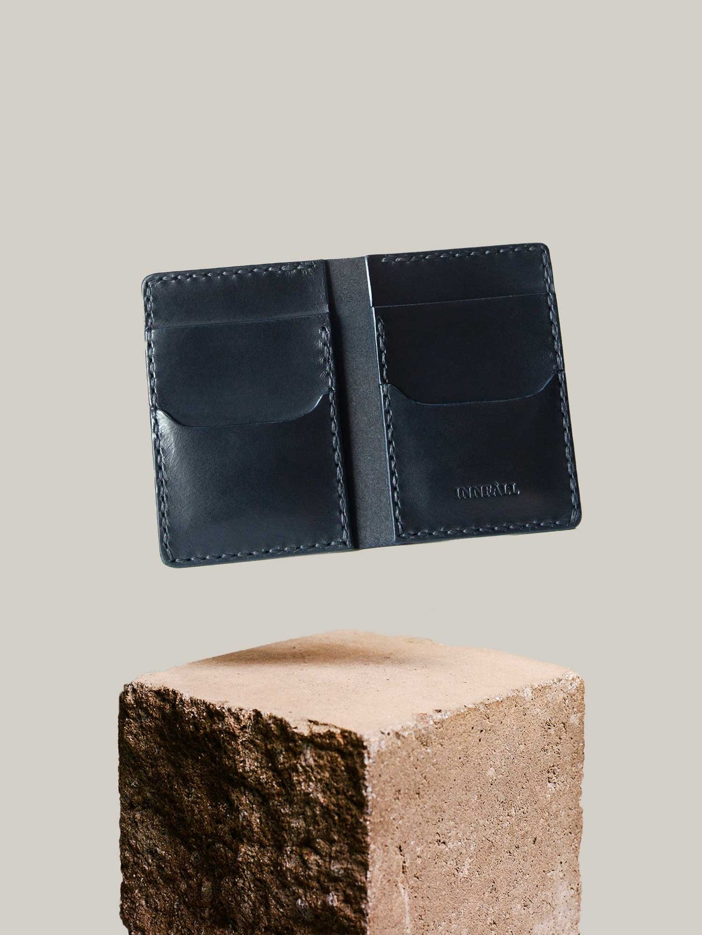 COURIER - Coal Vertical Wallet